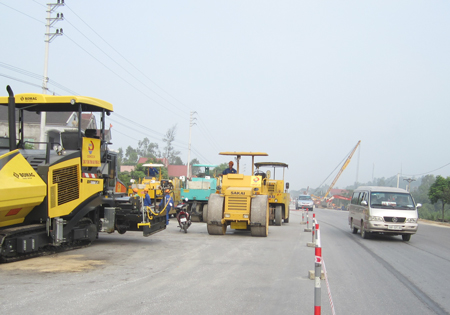 Trong bối cảnh ngân sách đầu tư cho hạ tầng giao thông hạn chế, ngành GTVT đã có những bước đi mang tính đột phá, thu hút mạnh mẽ các nguồn lực ngoài xã hội. Chỉ trong 3 năm, số vốn khổng lồ lên đến 90.000 tỷ đồng ngoài ngân sách đã được rót vào các dự án giao thông. Đây là điều chưa có trong tiền lệ.