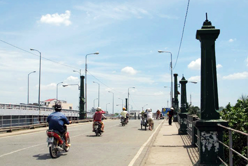 Cầu Nhị Thiên Đường 2 sẽ được nghiên cứu mở rộng thành 6 làn xe nhằm giữ lại cây cầu cũ 90 năm tuổi mà không phải phá bỏ để xây cầu mới.