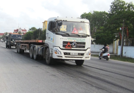Các chuyên gia của Trường Đại học GTVT kiến nghị Bộ GTVT thiết lập trung tâm quan trắc, theo dõi mặt đường, dòng phương tiện lưu hành phục vụ cho công tác đánh giá trong thiết kế và khai thác.