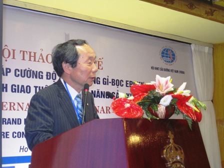 Ngày 7/6, tại Tp. Hồ Chí Minh vưa diễn ra hội thảo quốc tế về “Ứng dụng cáp cường độ cao – không gỉ - bọc epoxy trong xây dựng CTGT và khả năng sản xuất tại Việt Nam”. Thứ trưởng Bộ GTVT Nguyễn Ngọc Đông đã tới dự.