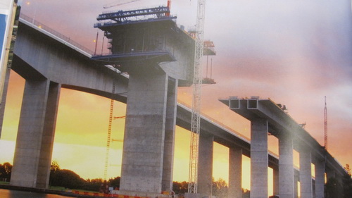 Mới đây, tại Hà Nội, Hội KHKT Cầu đường Việt Nam phối hợp với Tập đoàn VSL (Thụy sỹ) tổ chức Hội thảo Khoa học công nghệ với chủ đề: Giải pháp công nghệ mới trong thiết kế và thi công cầu dây văng của VSL. Hội thảo có sự tham gia của ông Ngô Thịnh Đức, Chủ tịch Hội KHKT Cầu đường Việt Nam; ông Ronan Hasle Phó chủ tịch Tập đoàn VSL tại khu vực châu Á – Thái Bình Dương; lãnh đạovà đại diện các cơ quan, đơn vị của Bộ GTVT, các công ty tư vấn trong và ngoài nước.